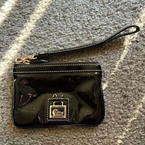 Dooney & Bourke black pattened leather wristlet